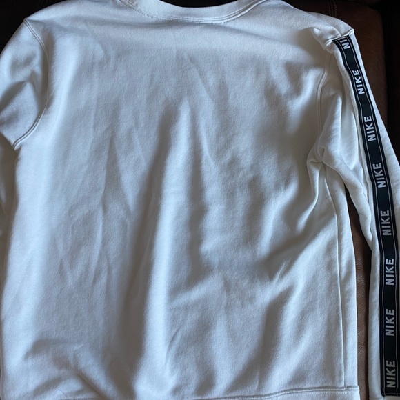 Women’s Nike crew neck - Picture 3 of 4